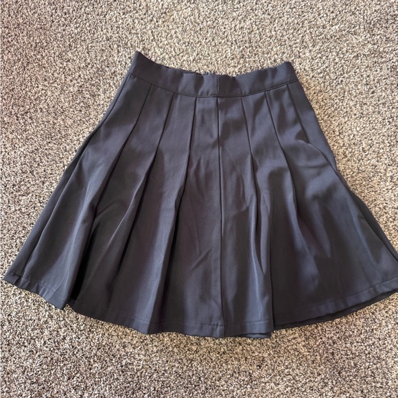 Dazy Pleated Skirt - Picture 1 of 3